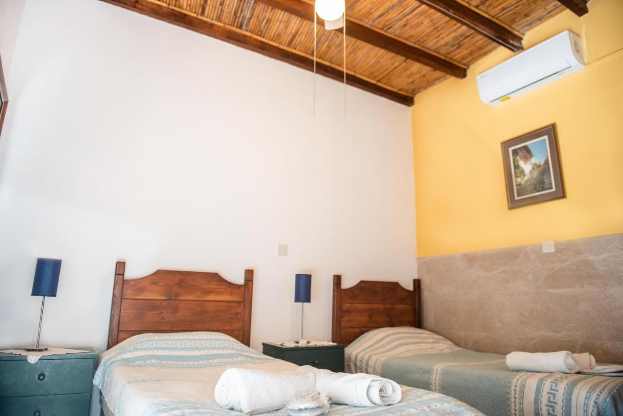Loxandra Inn Kathikas Bagian luar foto