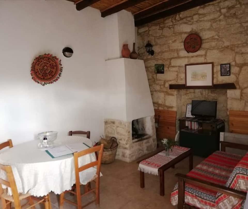 Loxandra Inn Kathikas Bagian luar foto